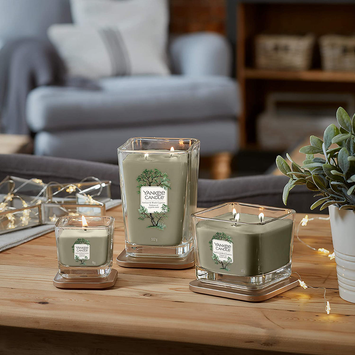 Jarro Vela com a fragrância Vetiver & Black Cypress da marca Yankee Candle Elevation