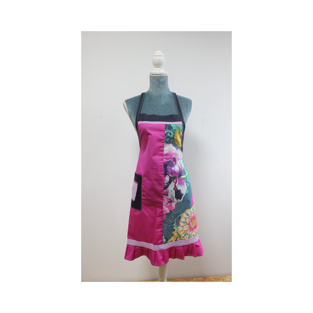 Delantal Rosa y Flores con Copa en el Bolsillo