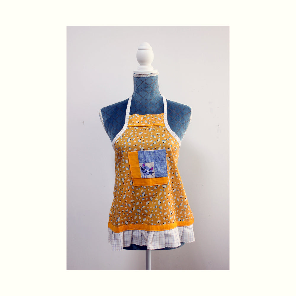 Delantal Infantil Base Naranja con Gato