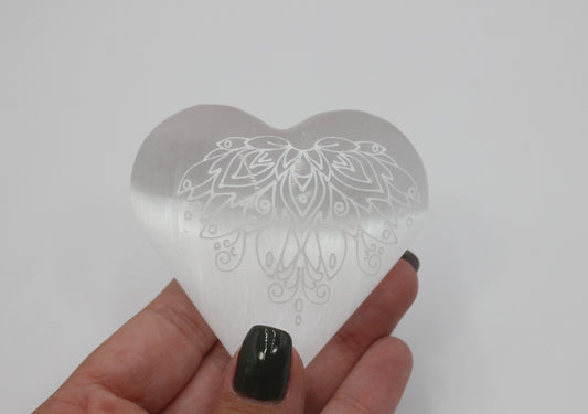 Corazón de selenita grabado 8cm