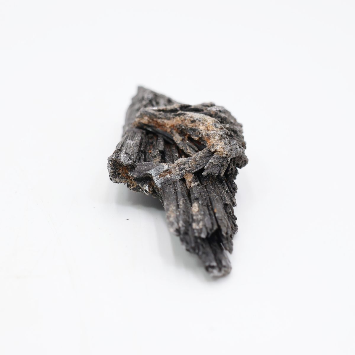 Pedra Mineral Bruta Cianita Preta (Vassoura da Bruxa) 35-50g