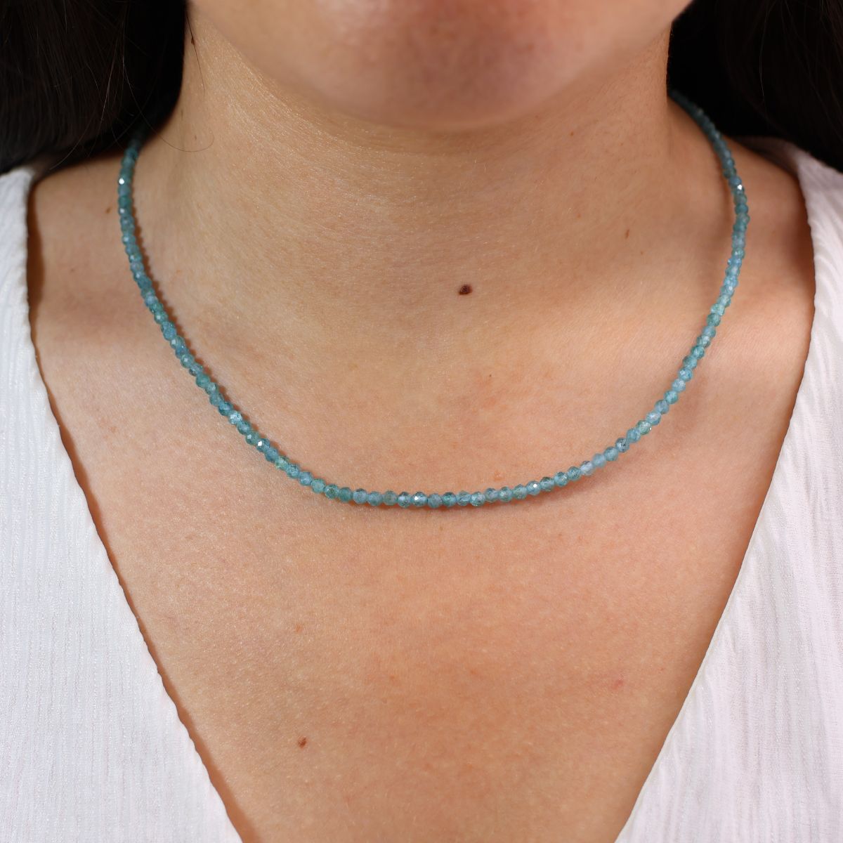 Colar Apatite Azul com Bola Facetada