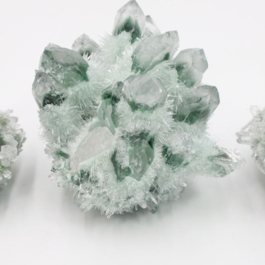 Pedra Mineral Cristal de Rocha Drusa com Clorita