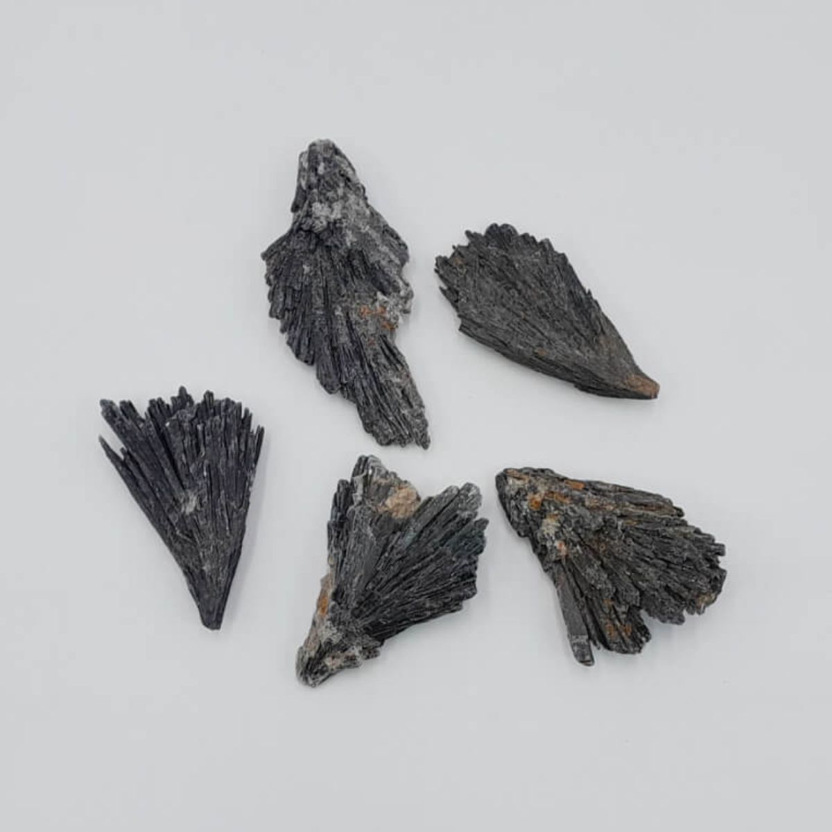 Pedra Mineral Cianita Preta (Vassoura da Bruxa) 10-15g