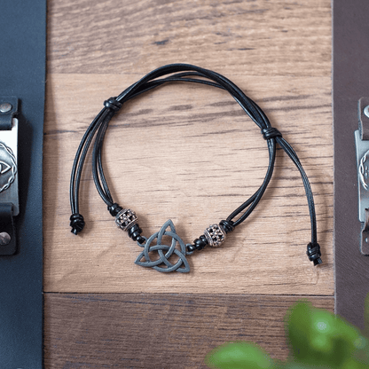 Pulseira Black Celtic Triquetra Knot