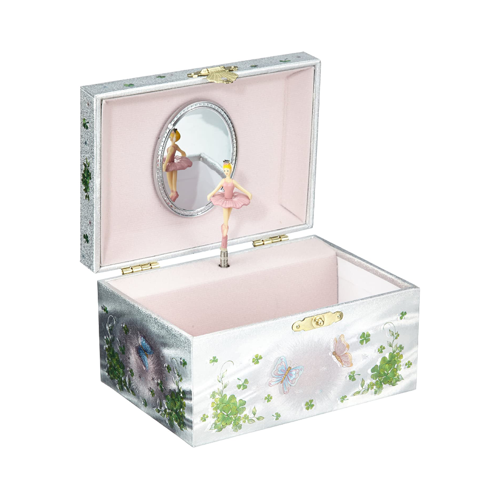 Esta Caixa de Música Baú com Fada Musicboxworld é o presente ideal para miúdos e graúdos onde, através da sua melodia, criam momentos inesquecíveis. É ideal para guardar joias ou uma peça especial.