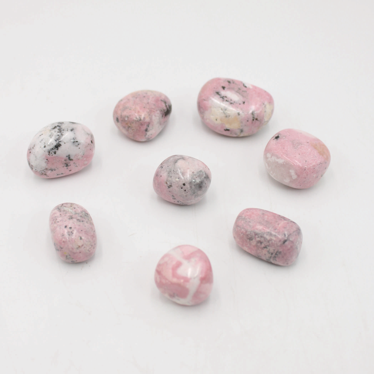 Rodonite: - Equilibrador emocional que alimenta o amor e encoraja a fraternidade humana; - Estimula, limpa e ativa o coração e o chacra cardíaco; - Equilibra os elementos ying e yang; - Limpa as feridas emocionais e as cicatrizes passado; - Ajuda a reconciliação depois de uma dor; - Equilibra e integra as energias físicas e mentais.