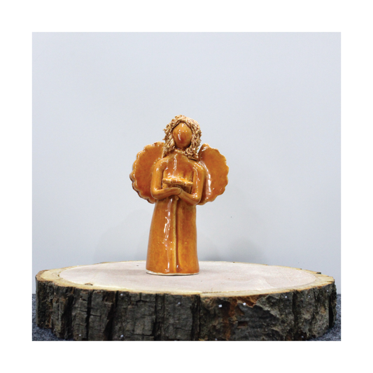 A marca Rita Macedo possui diversas peças artesanais como anjos, presépios entre outros, para decoração do seu cantinho preferido da casa ou oferecer a alguém especial.