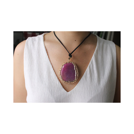 Necklace with Agate Pendant with Rim