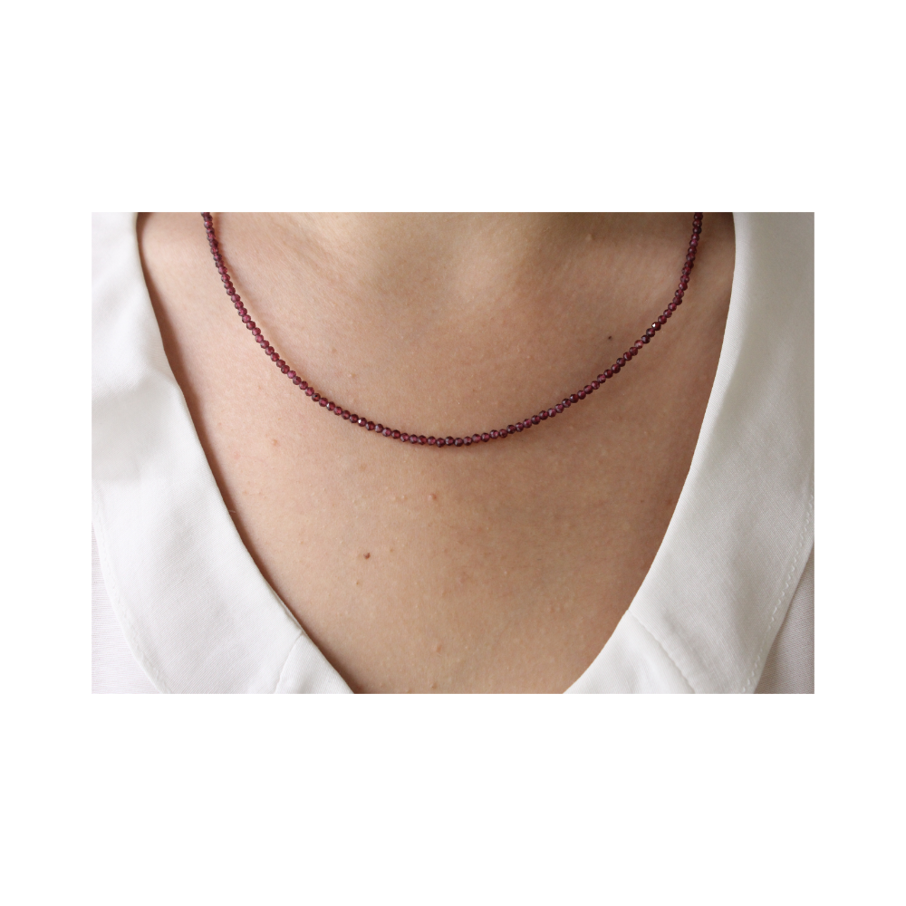 Collar bolas facetadas granate